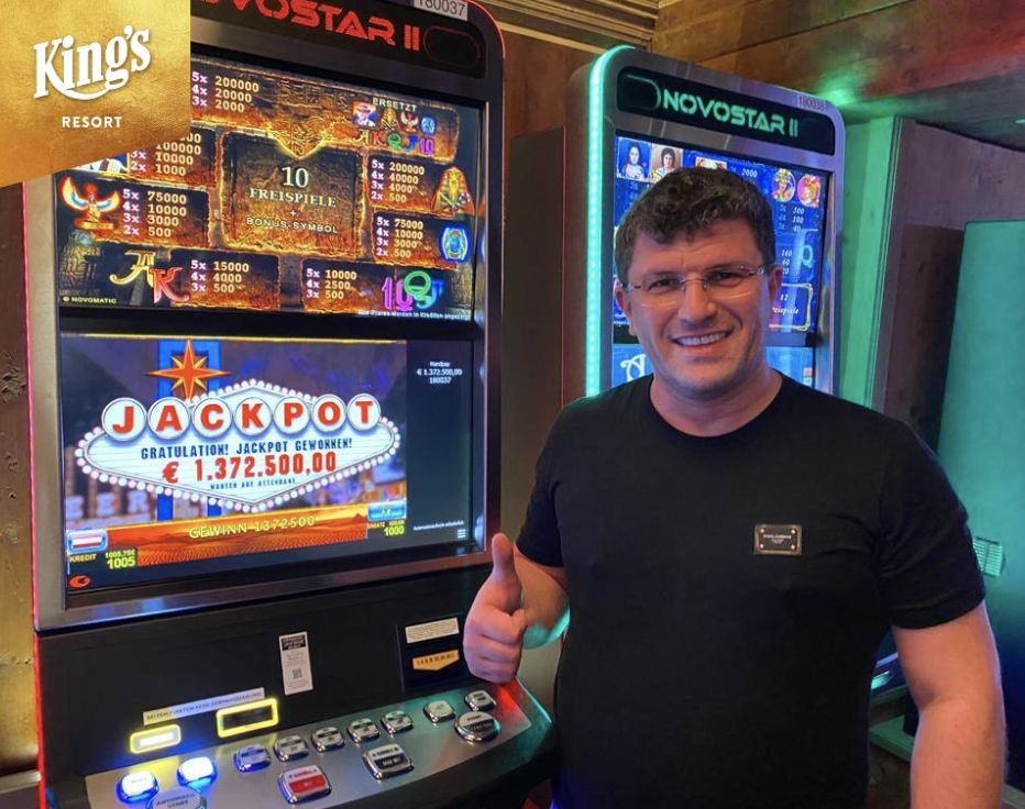 Leon Tsoukernik Wins $1,500,000 On A Slot Machine! - New Online Poker